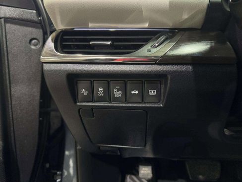 Used 2018 Toyota Avalon Limited image 27