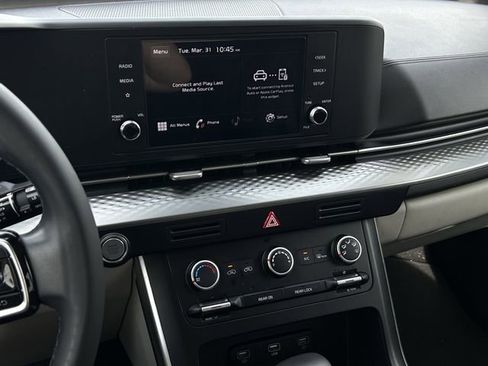 Used 2022 Kia Carnival LX image 18