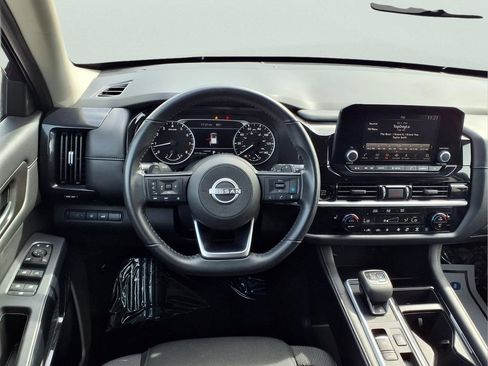 Used 2025 Nissan Pathfinder SV FWD image 9