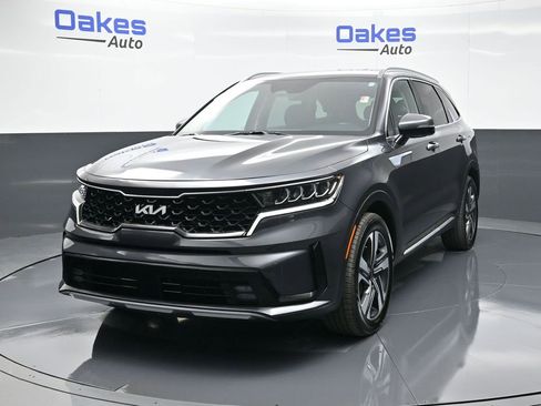 Certified 2023 Kia Sorento EX image 4