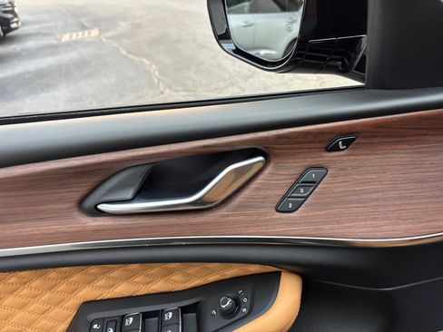 Used 2025 Jeep Grand Cherokee L Summit image 12