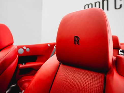 Used 2017 Rolls-Royce Dawn RWD image 58