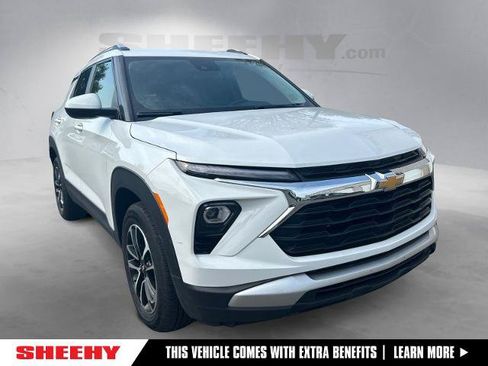 Used 2024 Chevrolet TrailBlazer LT w/ LT Cold Weather Package FWD image 1