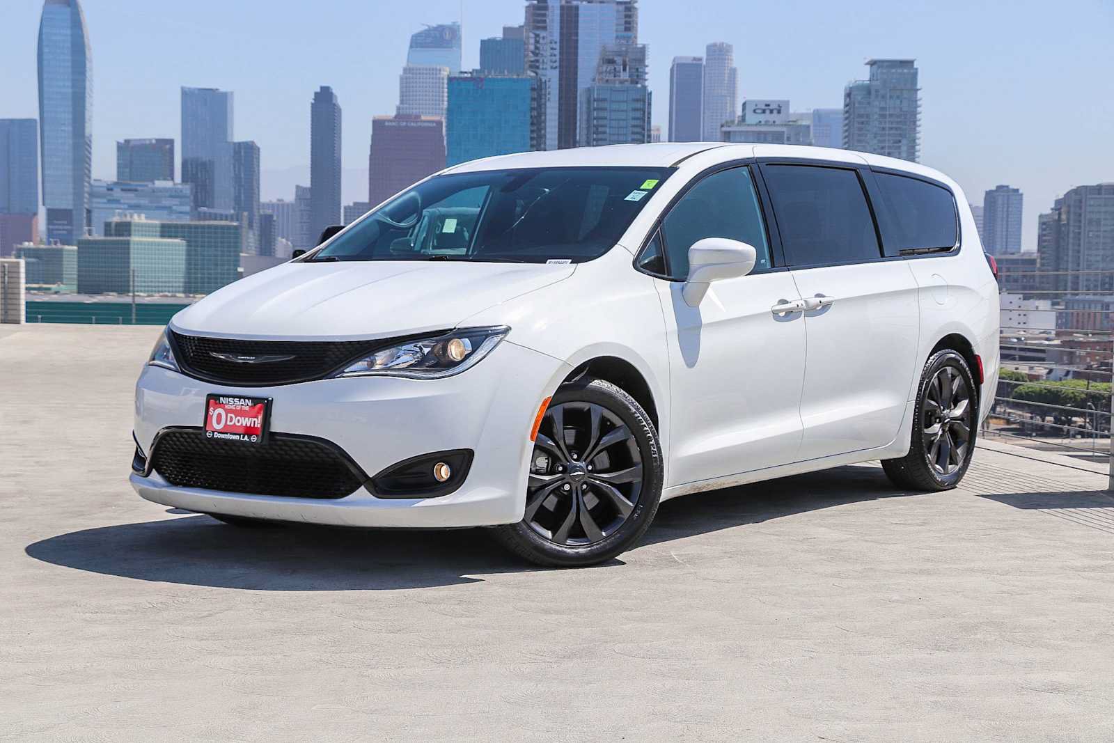 Used 2018 Chrysler Pacifica Touring Plus w/ S Appearance Package FWD image 1