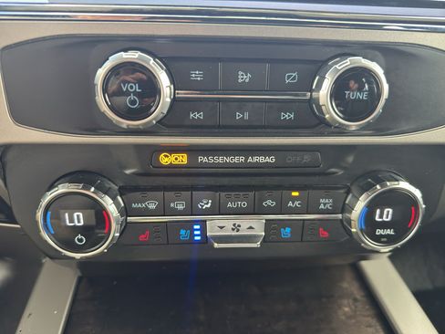 Used 2022 Ford F350 Lariat w/ Lariat Ultimate Package AWD/4WD image 14