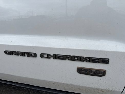 Used 2016 Jeep Grand Cherokee Limited 75th Anniversary AWD/4WD image 17