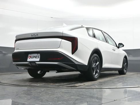 Used 2025 Kia K4 LXS image 35