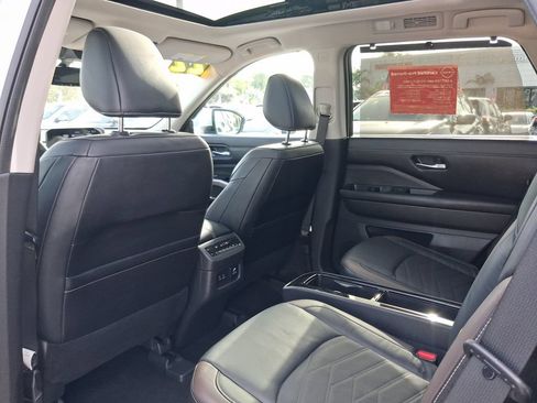 Certified 2022 Nissan Pathfinder Platinum w/ Cargo Package AWD/4WD image 7