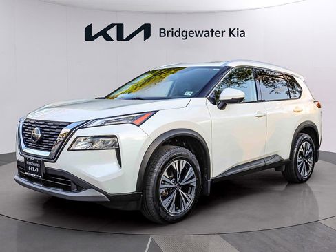 Used 2021 Nissan Rogue SV w/ Premium Package AWD/4WD image 3