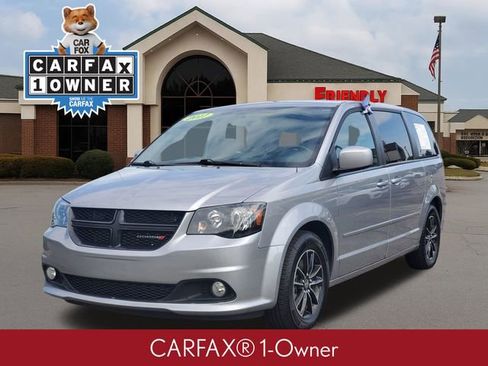 Used 2017 Dodge Grand Caravan SXT w/ Driver Convenience Group FWD image 2