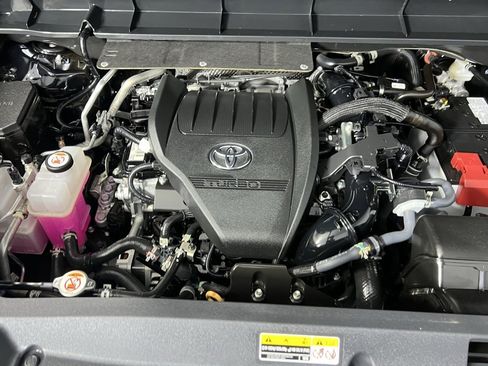 Used 2024 Toyota Highlander Platinum image 40
