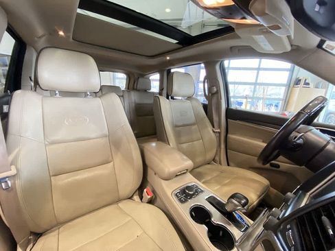 Used 2017 Jeep Grand Cherokee Overland image 28