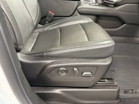 Used 2025 GMC Yukon XL Denali AWD/4WD image 33