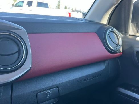 Used 2023 Toyota Tacoma TRD Off-Road image 40