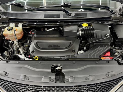 Used 2019 Chrysler Pacifica Touring Plus w/ Advanced Safetytec Group image 27