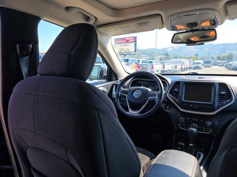 Used 2016 Jeep Cherokee 75th Anniversary image 10