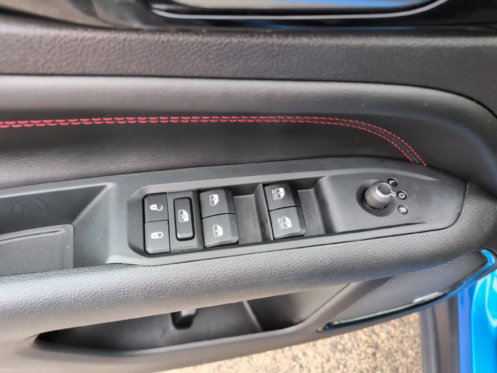 Used 2025 Jeep Compass Trailhawk w/ Trailhawk Elite Group AWD/4WD image 17