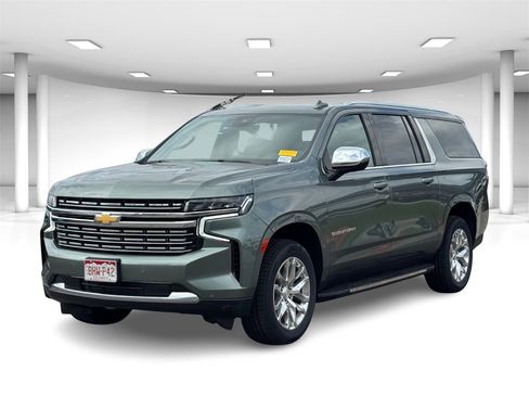 Used 2023 Chevrolet Suburban Premier image 2