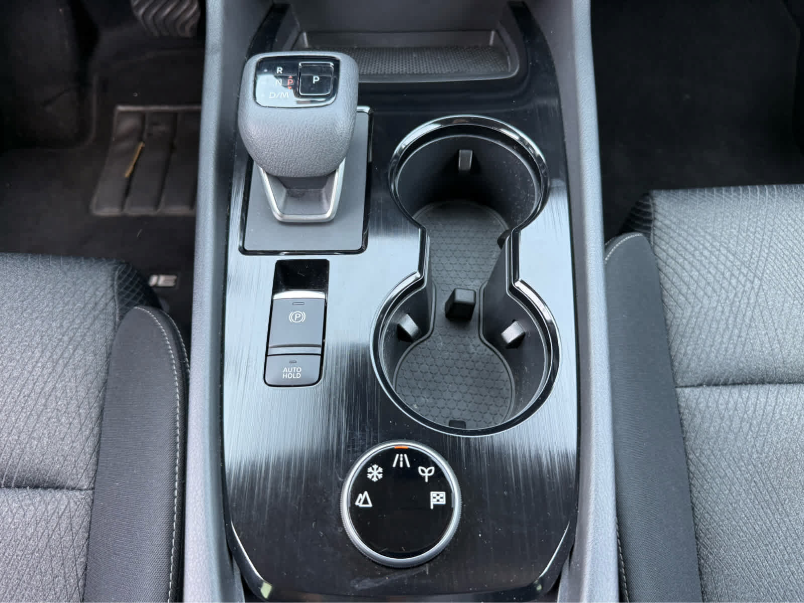 Used 2024 Nissan Rogue SV AWD/4WD image 29
