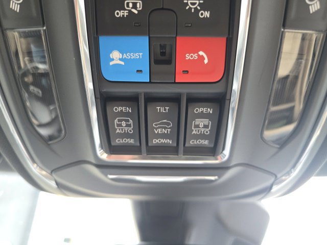 Used 2023 Jeep Grand Cherokee 4WD 4xe image 28