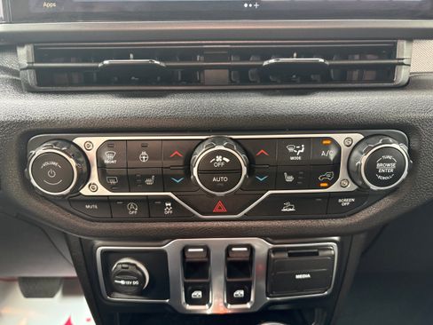 Used 2025 Jeep Wrangler Sport AWD/4WD image 23