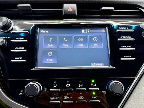 Used 2018 Toyota Camry LE image 16