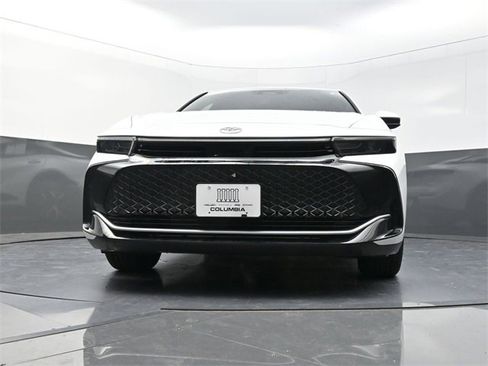 Used 2024 Toyota Crown XLE image 18