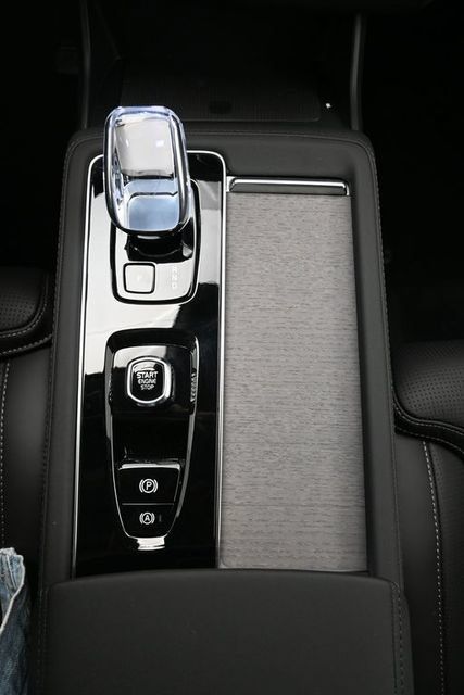 New 2026 Volvo XC90 T8 Ultra w/ Protection Package Premier AWD/4WD image 11