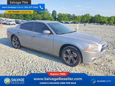 Used 2014 Dodge Charger SE RWD image 5