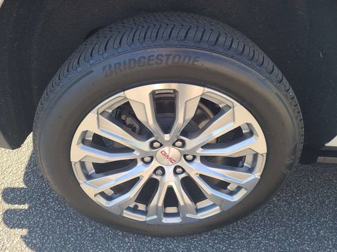 Used 2021 GMC Yukon XL Denali w/ Denali Premium Package image 11