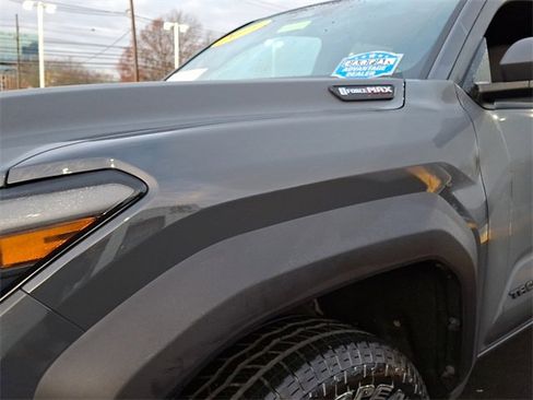 Certified 2025 Toyota Tacoma TRD Off-Road image 10