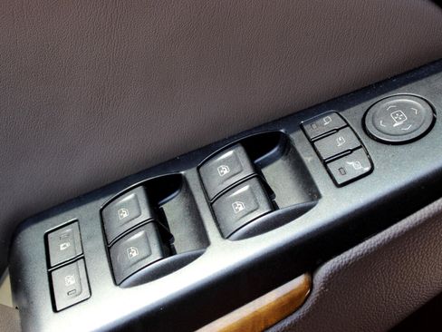 Used 2017 GMC Yukon XL Denali w/ Open Road Package image 31