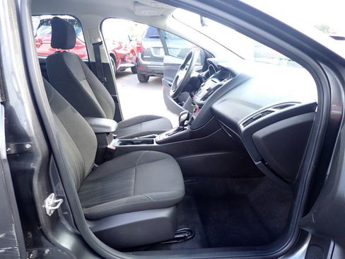 Used 2016 Ford Focus SE FWD image 12