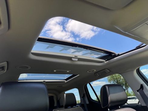 Used 2019 GMC Acadia SLT image 11