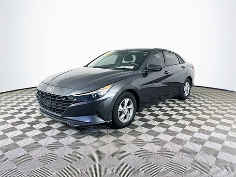 Used 2022 Hyundai Elantra SE FWD image 5