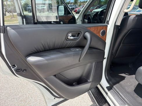 Used 2024 Nissan Armada SL w/ Captain's Chairs Package AWD/4WD image 19