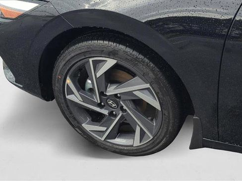 New 2025 Hyundai Elantra Limited image 11