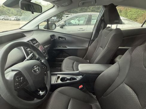 Used 2019 Toyota Prius LE FWD image 6