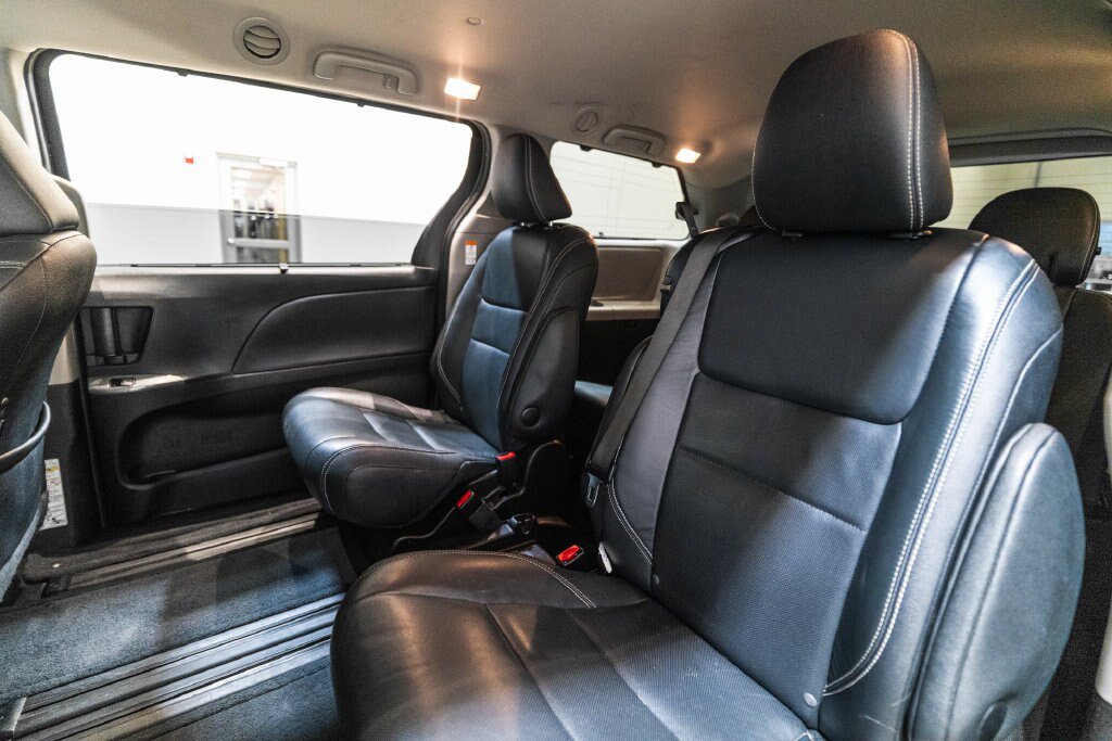 Used 2017 Toyota Sienna SE FWD image 28