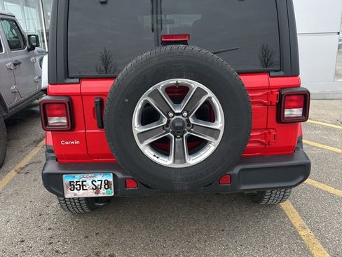 Used 2021 Jeep Wrangler Unlimited Sahara image 6