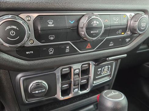 Used 2024 Jeep Gladiator Sport image 14