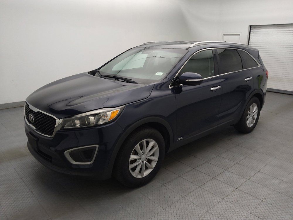 Used 2017 Kia Sorento AWD w/ LX Convenience Package image 2