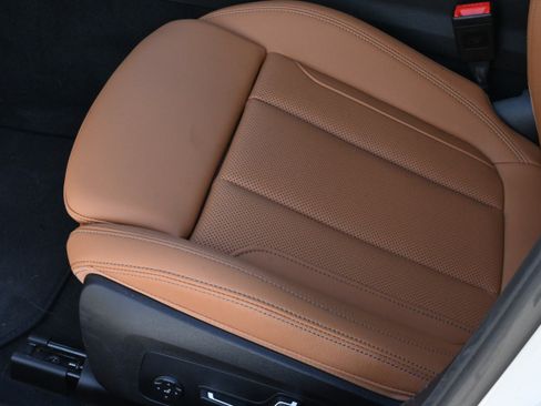 Certified 2025 BMW 330i Sedan RWD image 28