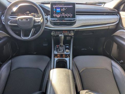 Used 2024 Jeep Compass Latitude image 16