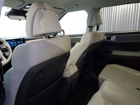 Used 2025 Hyundai Santa Fe SEL FWD image 13
