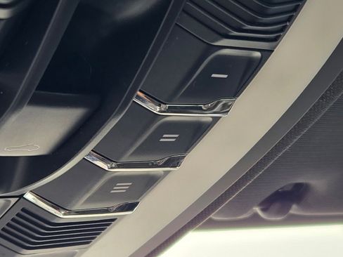 Used 2017 Porsche Cayenne S Platinum image 33