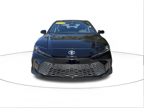 Used 2025 Toyota Camry SE image 8