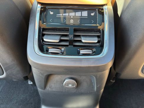Certified 2024 Volvo XC90 T8 Ultimate w/ Protection Package Premier image 22