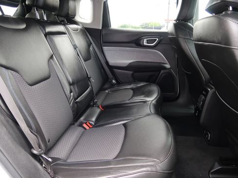 Used 2022 Jeep Compass Latitude w/ Convenience Group FWD image 9