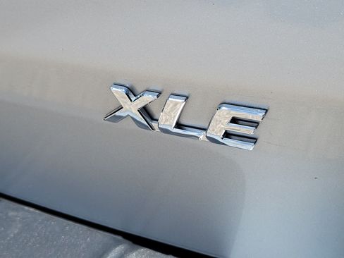 Used 2020 Toyota Sienna XLE w/ XLE Navigation Package FWD image 11